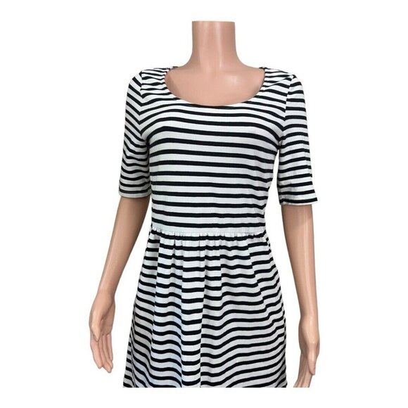 Old Navy Dress Women Size Medium Black Striped Fit & Flare Knee Length Stretchy - Picture 15 of 15